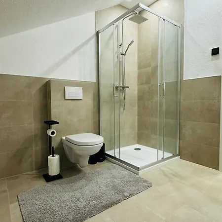 Wunderschoene Moderne Wohnung Mit 2 Schlafzimmern Braunfels Exterior photo