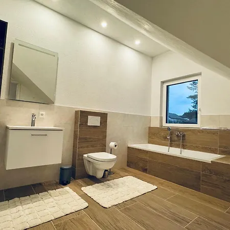 Wunderschoene Moderne Wohnung Mit 2 Schlafzimmern Braunfels Exterior photo