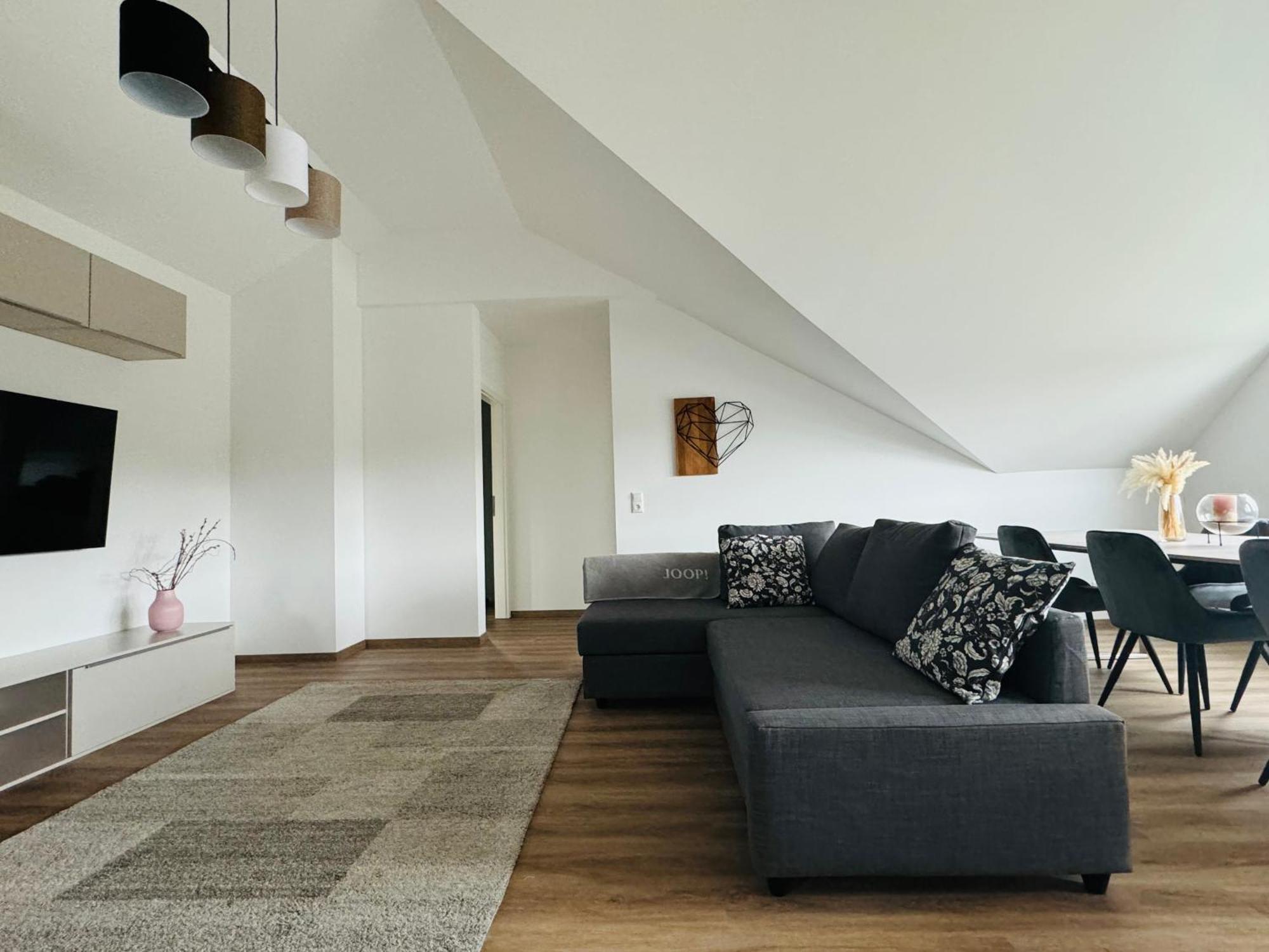 Wunderschoene Moderne Mit 2 Schlafzimmern *