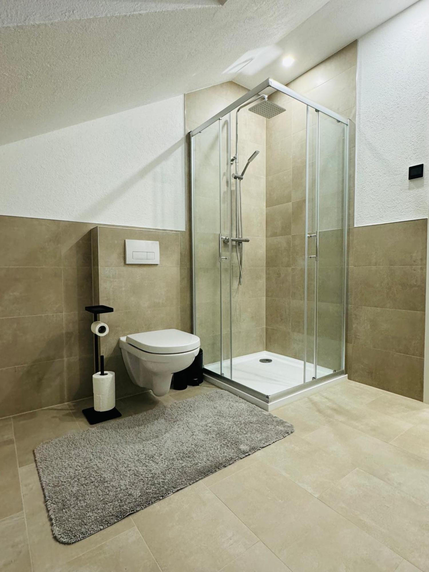 Wunderschoene Moderne Mit 2 Schlafzimmern Apartment *