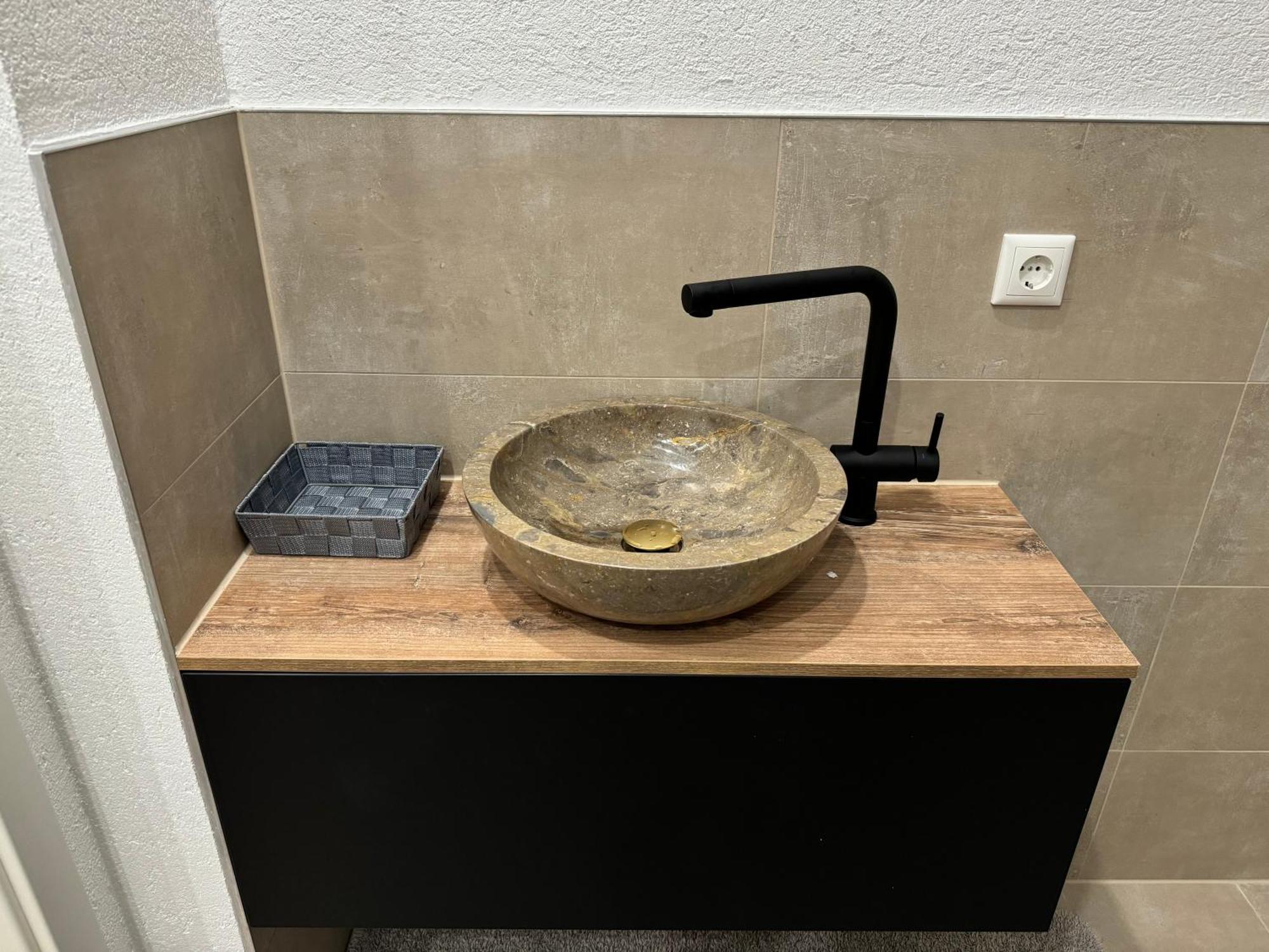Apartment Wunderschoene Moderne Mit 2 Schlafzimmern *