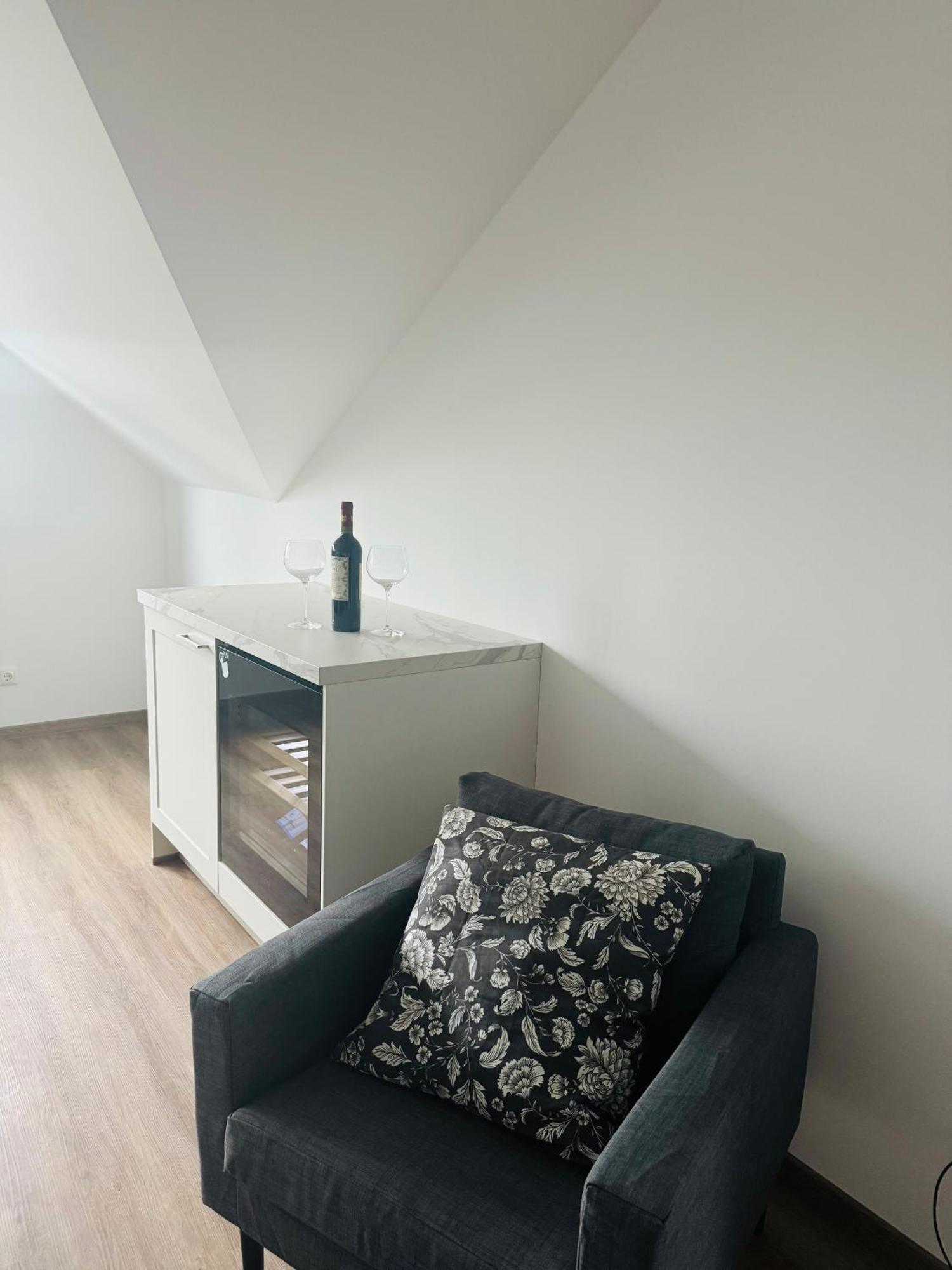 Wunderschoene Moderne Mit 2 Schlafzimmern Appartement *